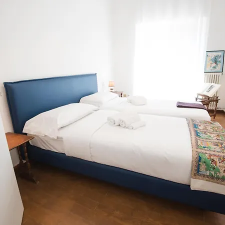 Apartament Italianflat - Via Adua Two Bedroom Old Town *