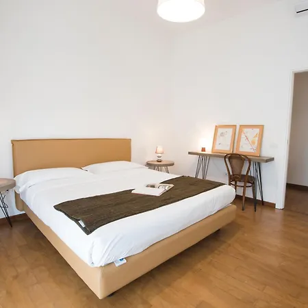 Apartament Italianflat - Via Adua Two Bedroom Old Town *