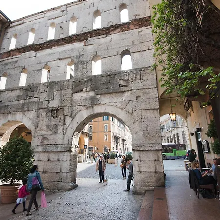 Italianflat - Via Adua Two Bedroom Old Town Apartment Verona