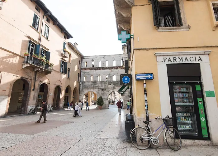 Italianflat - Via Adua Two Bedroom Old Town * Верона